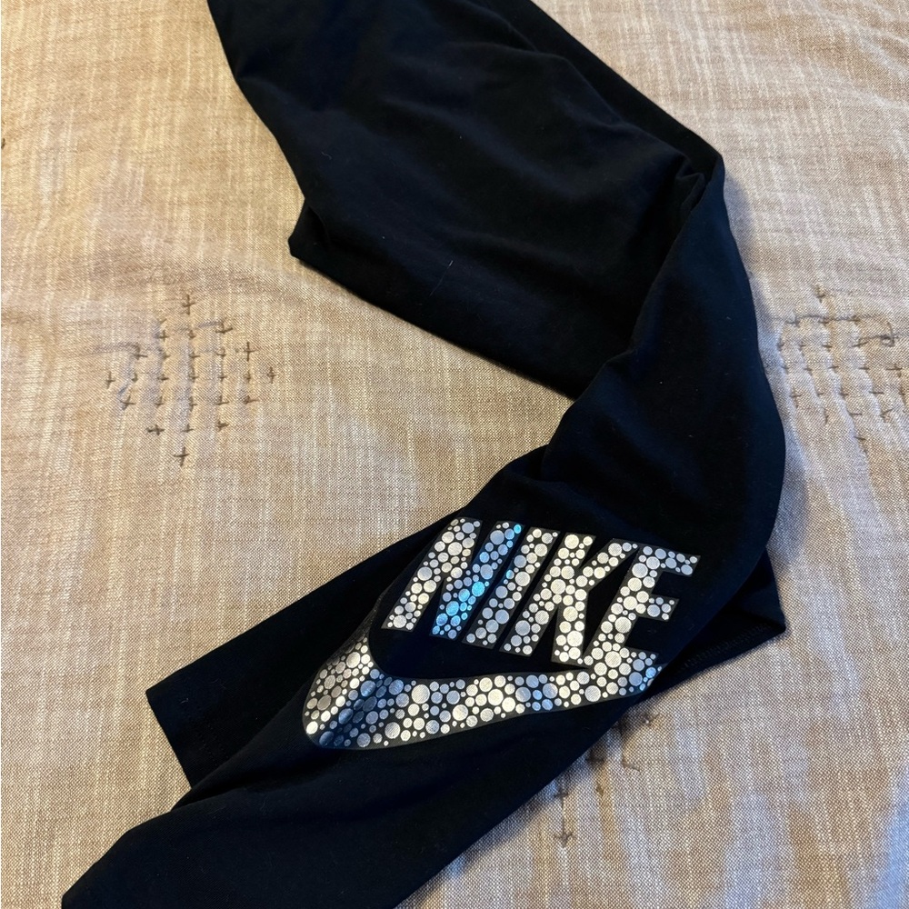 WOMENS NWT NIKE LEGGINGS. SIZE S